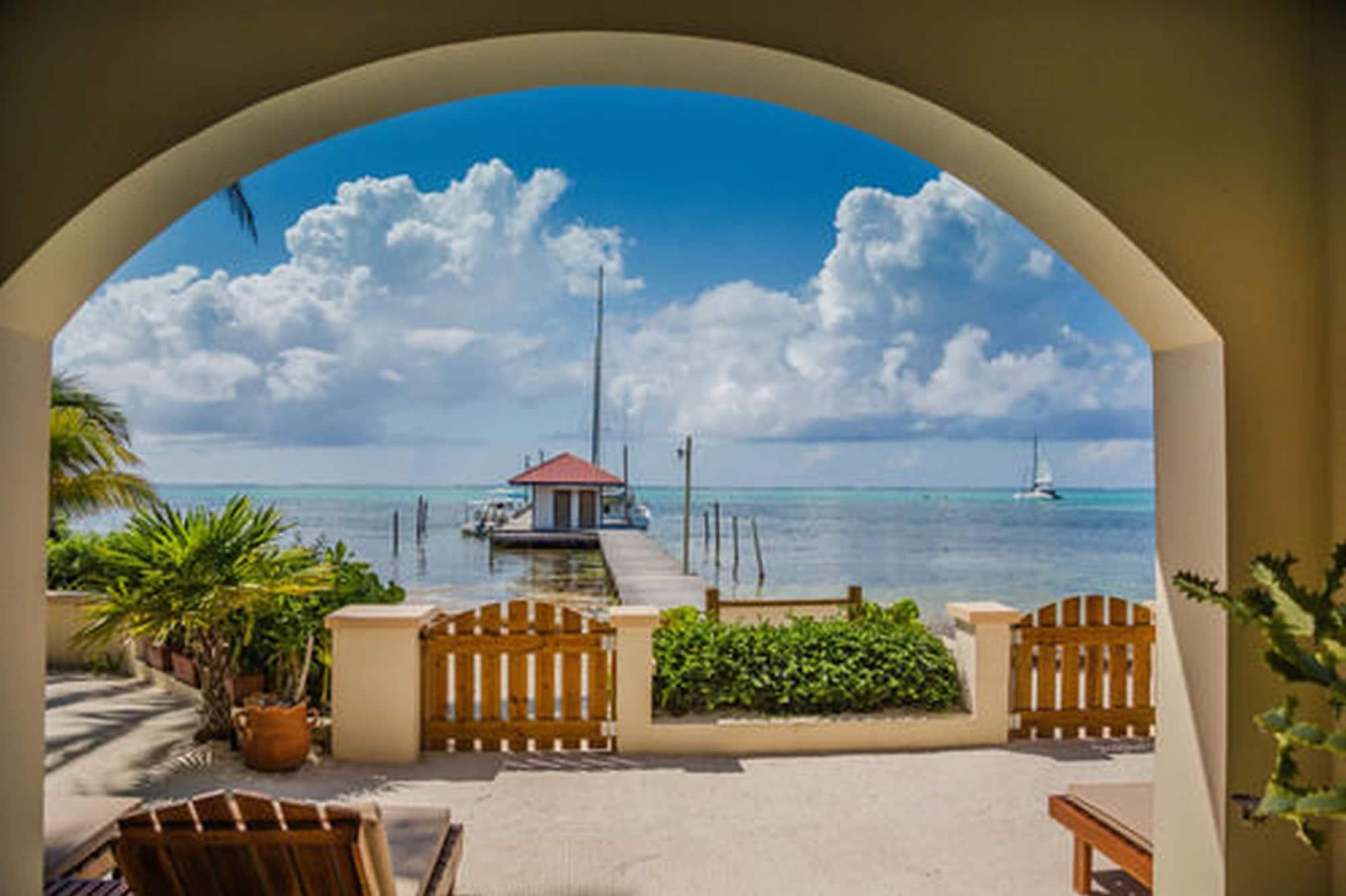 The Palms Oceanfront Suites San Pedro  Exterior photo